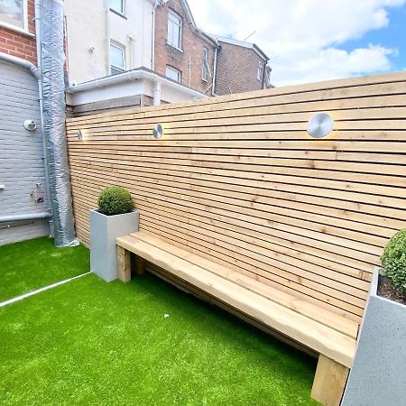 Cloud9 Guest House - By Coastline Retreats - 2 Bedroom Self Contained Garden Flat - Luxury Bath, Netflix, Superfast Wifi, Parking Included Борнмут Екстер'єр фото
