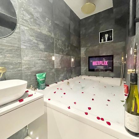 Cloud9 Guest House - By Coastline Retreats - 2 Bedroom Self Contained Garden Flat - Luxury Bath, Netflix, Superfast Wifi, Parking Included Борнмут Екстер'єр фото
