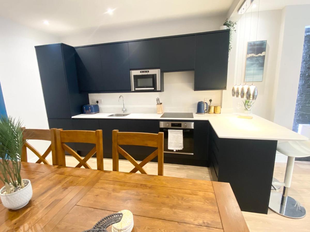Cloud9 Guest House - By Coastline Retreats - 2 Bedroom Self Contained Garden Flat - Luxury Bath, Netflix, Superfast Wifi, Parking Included Борнмут Екстер'єр фото