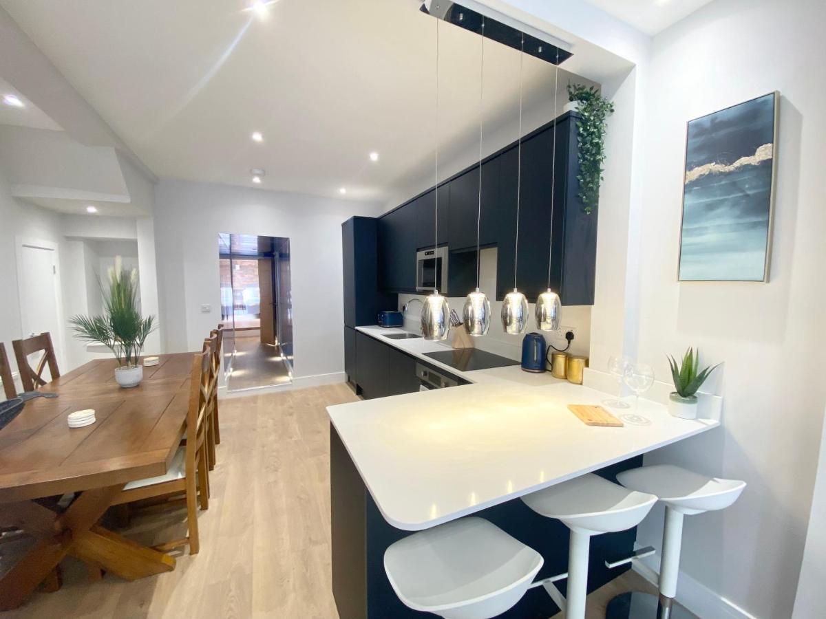 Cloud9 Guest House - By Coastline Retreats - 2 Bedroom Self Contained Garden Flat - Luxury Bath, Netflix, Superfast Wifi, Parking Included Борнмут Екстер'єр фото