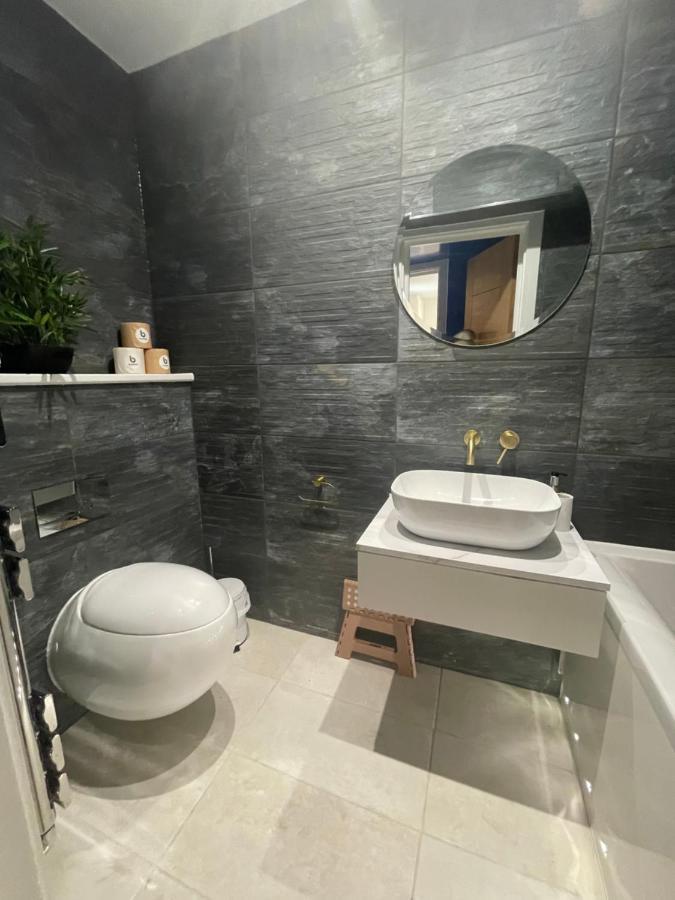 Cloud9 Guest House - By Coastline Retreats - 2 Bedroom Self Contained Garden Flat - Luxury Bath, Netflix, Superfast Wifi, Parking Included Борнмут Екстер'єр фото
