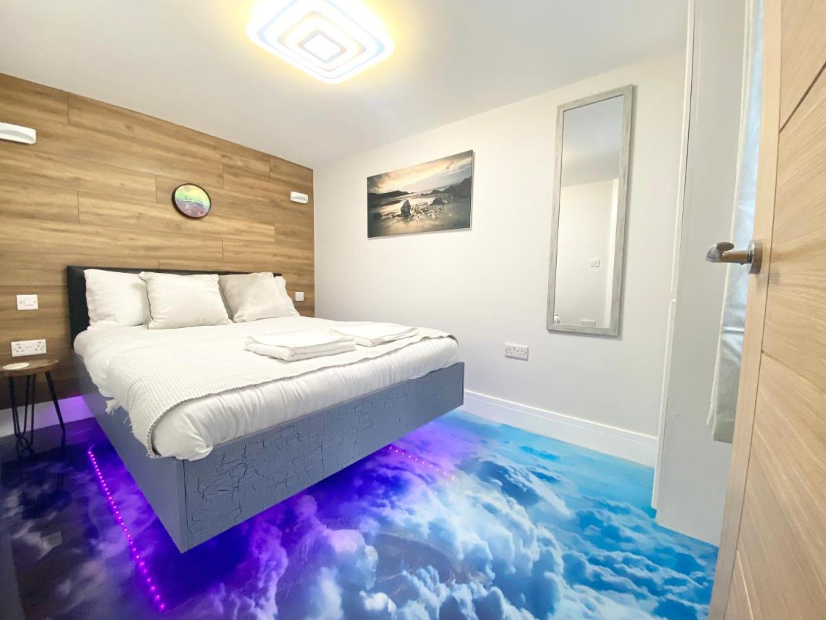 Cloud9 Guest House - By Coastline Retreats - 2 Bedroom Self Contained Garden Flat - Luxury Bath, Netflix, Superfast Wifi, Parking Included Борнмут Екстер'єр фото