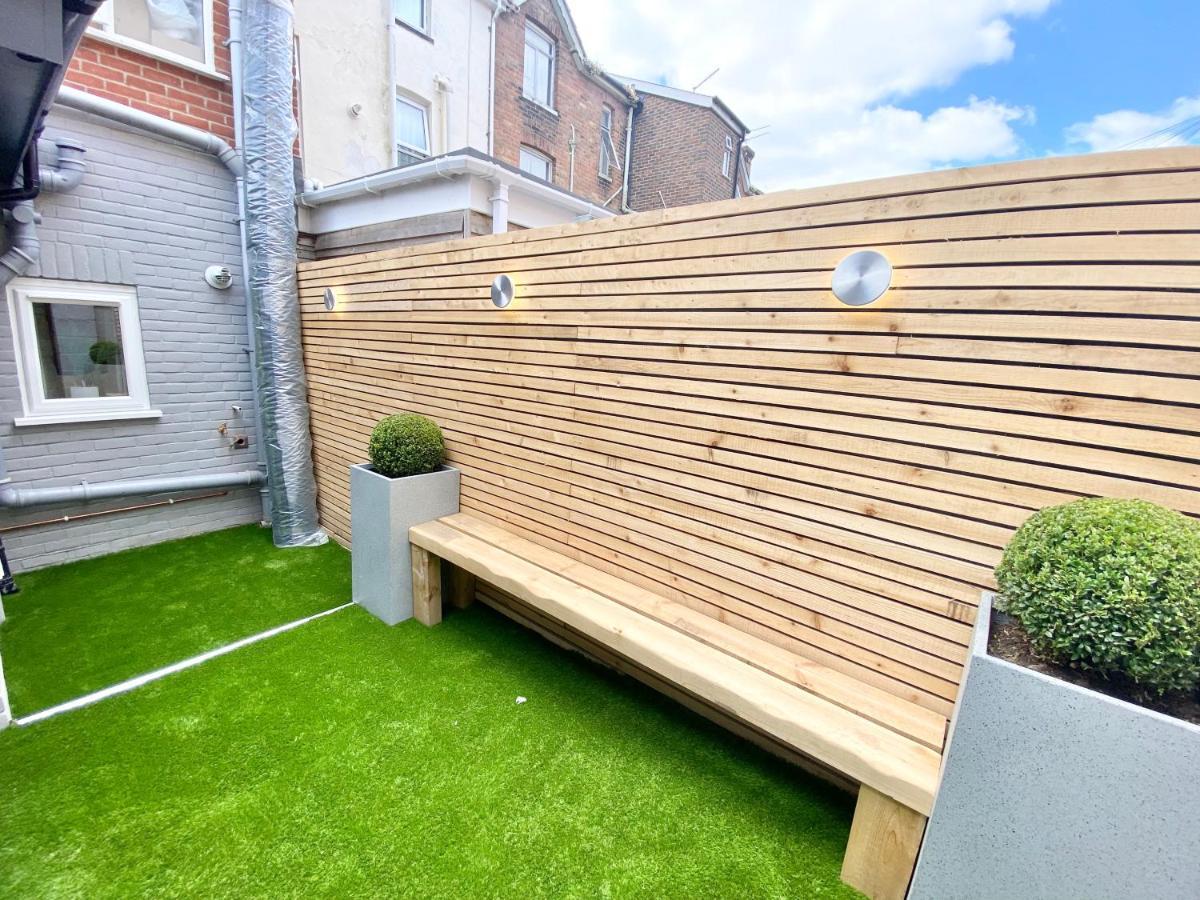 Cloud9 Guest House - By Coastline Retreats - 2 Bedroom Self Contained Garden Flat - Luxury Bath, Netflix, Superfast Wifi, Parking Included Борнмут Екстер'єр фото