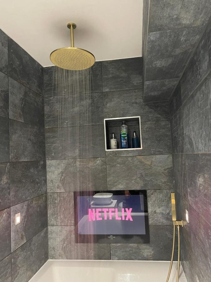 Cloud9 Guest House - By Coastline Retreats - 2 Bedroom Self Contained Garden Flat - Luxury Bath, Netflix, Superfast Wifi, Parking Included Борнмут Екстер'єр фото